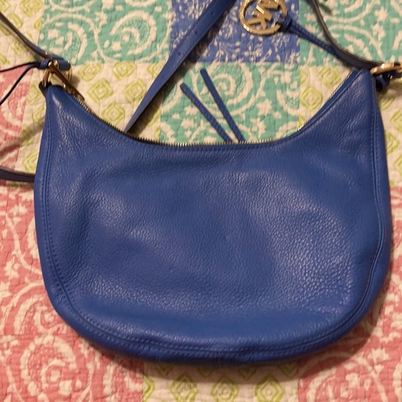 Micheal Kors cross body - Picture 4 of 9